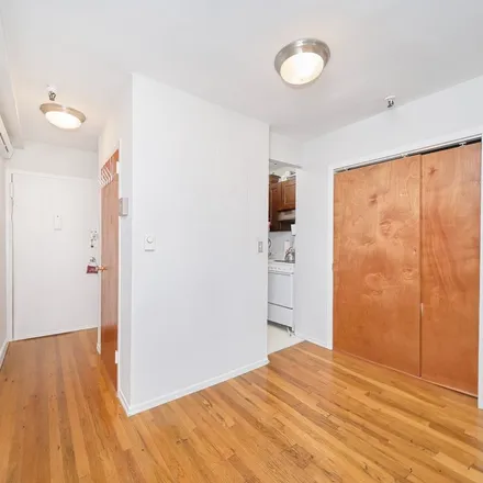 Rent this 1 bed apartment on 432 East 88th Street in New York, NY 10128