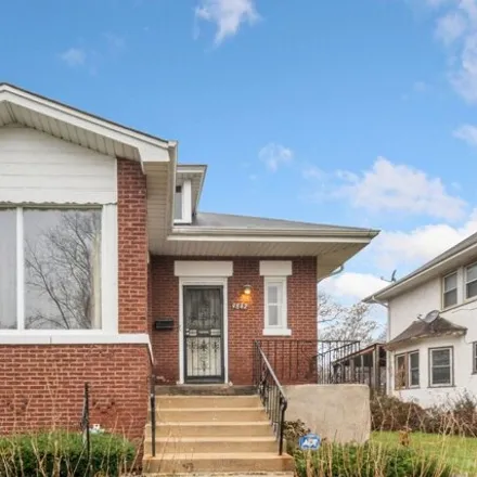 Buy this 3 bed house on 9842 South Winston Avenue in Chicago, IL 60643