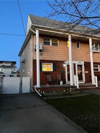 Buy this 3 bed house on 431 Bedford Avenue in New York, NY 10306