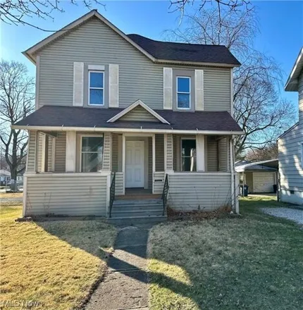 Buy this 4 bed house on 1309 Geneva Avenue in Akron, OH 44314