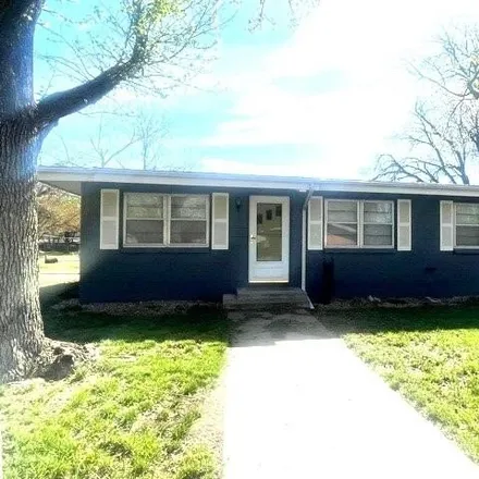 Buy this 3 bed house on 1700 Ritchie Street in Winfield, KS 67156