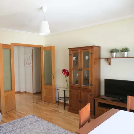 Rent this 3 bed apartment on Comparty in Calle Conde de Haro, 09006 Burgos