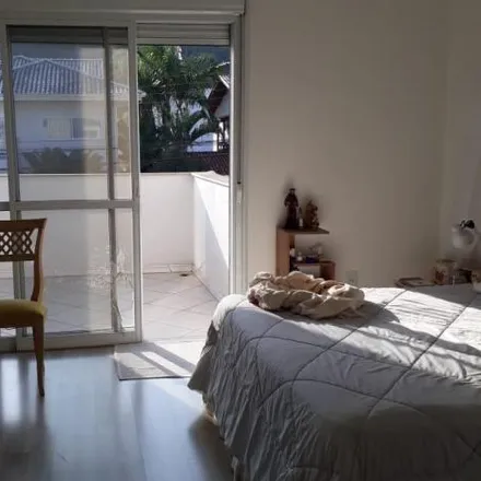 Rent this 4 bed house on Rua Aqueduto in Estados, Balneário Camboriú - SC