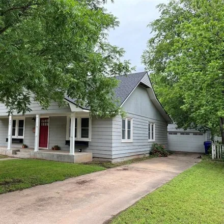 Buy this 3 bed house on 881 West Eufaula Street in Norman, OK 73069