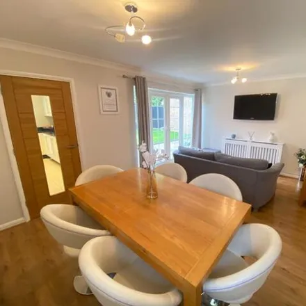 Image 3 - Beckham Close, Luton, LU2 7BX, United Kingdom - House for sale