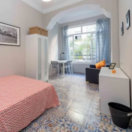 Rent this 6 bed room on Carrer de Ciscar in 54, 46005 Valencia