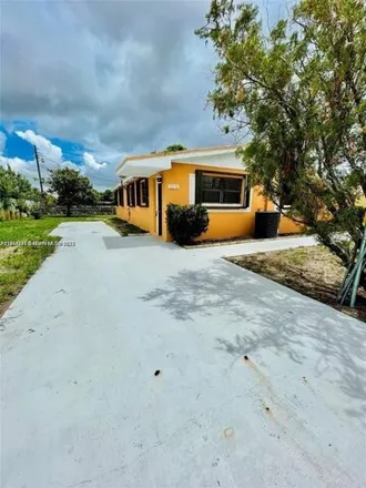 Image 2 - 3210 Northwest 208th Terrace, Lakewood Estates, Miami Gardens, FL 33056, USA - House for rent