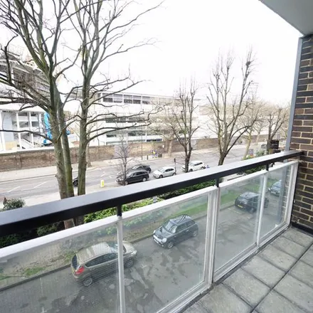 Image 5 - Lords View (2-83), Oak Tree Road, London, NW8 7HG, United Kingdom - Apartment for rent