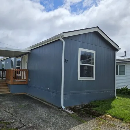 Buy this studio apartment on 399 North 14th Street in Reedsport, OR 97467