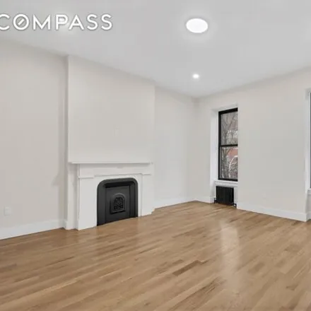 Image 2 - 416 East 142nd Street, New York, NY 10454, USA - House for sale