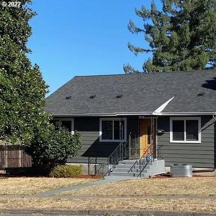 Buy this 3 bed house on 1501 15th Street in Oregon City, OR 97045