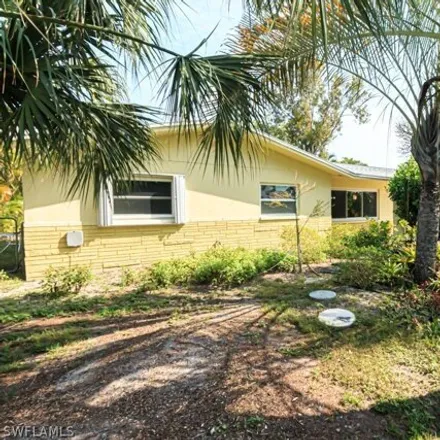 Image 3 - 2265 Elkton Court, Lee County, FL 33907, USA - House for sale