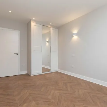 Image 5 - Carpet & Flooring Centre, 35 High Street, Shepperton, TW17 9AB, United Kingdom - Apartment for rent