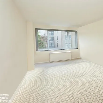 Image 8 - 10 EAST 70TH STREET 6C in New York - Townhouse for sale