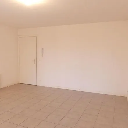 Rent this 2 bed apartment on 4 Place de la Douze in 40000 Mont-de-Marsan, France