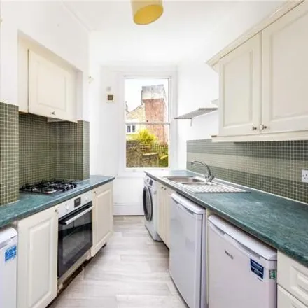 Image 3 - 13 Lockhart Street, Bromley-by-Bow, London, E3 4BL, United Kingdom - Townhouse for rent