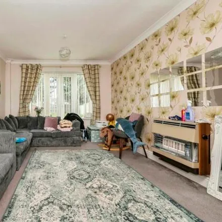 Image 2 - Cornel Close, Luton, Bedfordshire, Lu1 - Duplex for sale