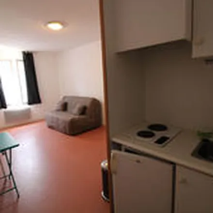 Image 2 - Nîmes, Gard, France - Apartment for rent