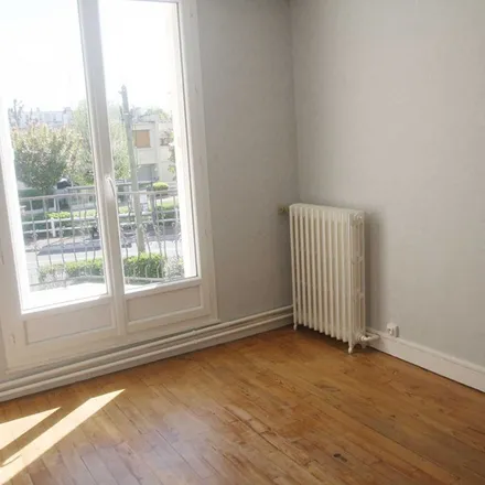 Rent this 4 bed apartment on 120 Boulevard de la République in 78400 Chatou, France