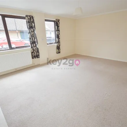 Rent this 3 bed townhouse on Osprey Gardens in Sheffield, S2 5FX