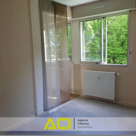 Image 6 - 57 Rue Carnot, 71000 Mâcon, France - Apartment for rent