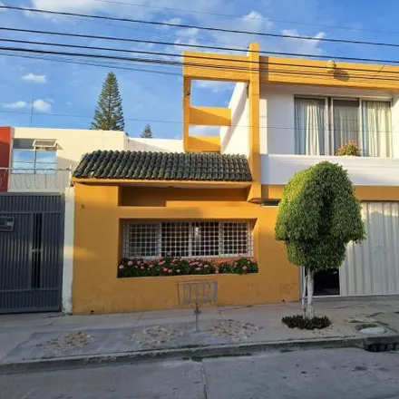 Rent this 3 bed house on Calle Claveles in Santa Cruz (Las Crucitas), 37547 León