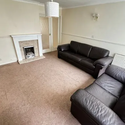 Rent this 3 bed duplex on Brookdale Drive in Wolverhampton, WV4 4EU