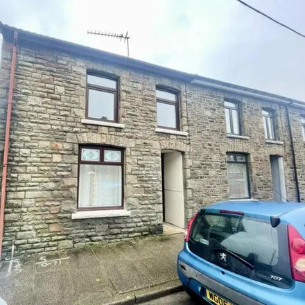Rent this 3 bed house on Grove Terrace in Ynysybwl, CF37 3EH