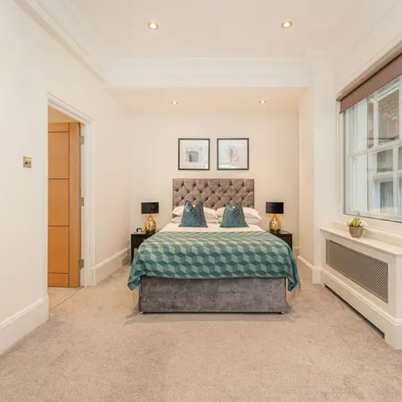Rent this 4 bed apartment on Montrose House in Headfort Place, London