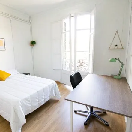 Rent this 3 bed room on Carrer de Calàbria in 98 B, 08001 Barcelona