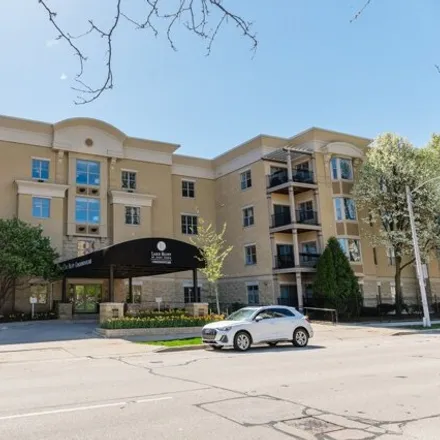 Buy this 2 bed condo on Lake Bluff Condominiums in 1300 North Prospect Avenue, Milwaukee