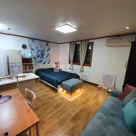 Rent this studio apartment on 서울특별시 서초구 잠원동 36-7