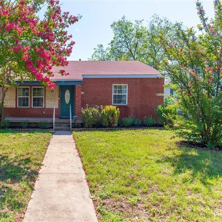 Buy this 2 bed house on 3212 South Llewellyn Avenue in Dallas, TX 75224