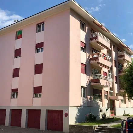 Rent this 3 bed apartment on Route de la Clochatte 11 in 1018 Lausanne, Switzerland