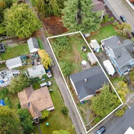 Buy this 3 bed house on 5209 Renton Avenue South in Seattle, WA 98118