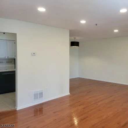 Image 4 - 2 Mason Street, Menlo Park Terrace, Woodbridge Township, NJ 08840, USA - Townhouse for rent