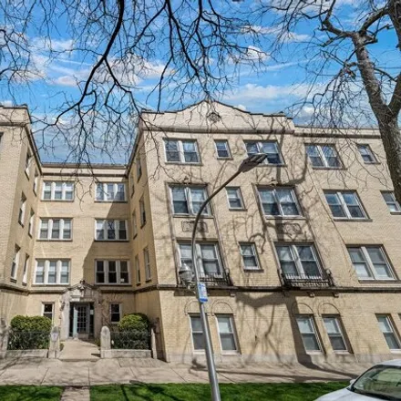 Buy this 2 bed condo on 6100-6104 North Rockwell Street in Chicago, IL 60645