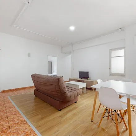 Rent this 4 bed apartment on Veterinaria Castalia in Ronda Magdalena, 100