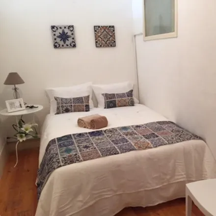 Rent this 2 bed apartment on Rua Conselheiro Veloso da Cruz in 4400-320 Vila Nova de Gaia, Portugal