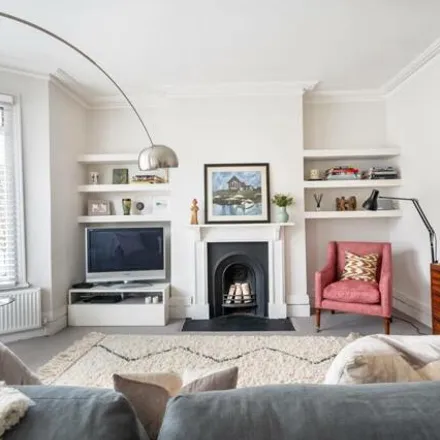 Buy this 1 bed apartment on Avenue Road in London, NW10 4RX