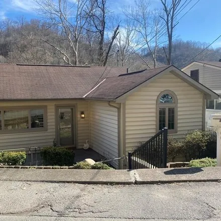 Image 1 - 661 Mulberry Street, Williamson Terrace, Williamson, WV 25661, USA - House for sale