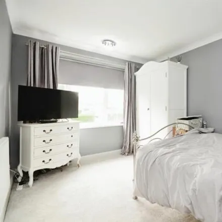 Image 6 - Whittington Road, Hutton, CM13 1JY, United Kingdom - Apartment for sale