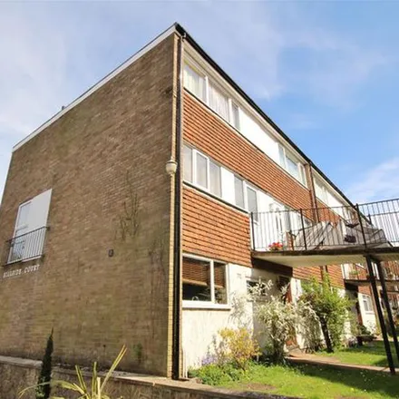 Rent this 2 bed apartment on Harvey Road in Guildford, GU1 3PP