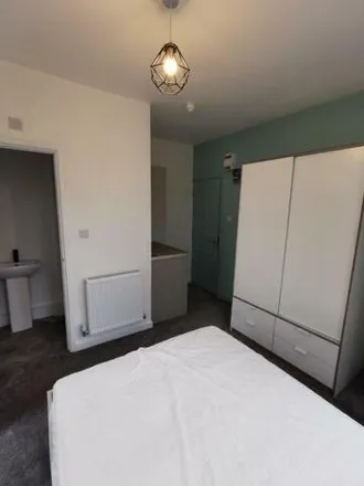 Image 2 - Mynors Street, Stafford, ST16 3LL, United Kingdom - Apartment for rent