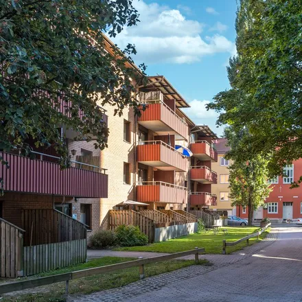 Rent this 3 bed apartment on Mariedalsgatan 4 in 652 20 Karlstad, Sweden