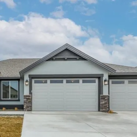 Buy this 3 bed house on Dunsmuir Drive in Pasco, WA 99352