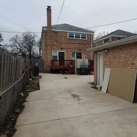 Image 8 - 6157 North Caldwell Avenue, Chicago, IL 60646, USA - House for sale