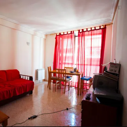 Rent this 3 bed room on Calle de Cañete in 9, 28019 Madrid