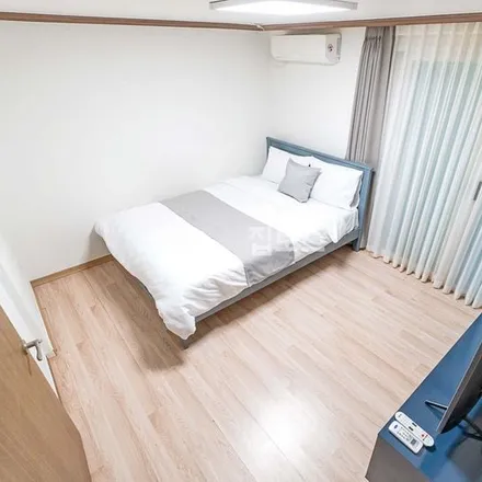 Rent this 2 bed apartment on 서울특별시 강남구 역삼동 793-52