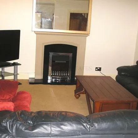 Rent this 5 bed townhouse on Mauldeth Road in Manchester, M20 4NE